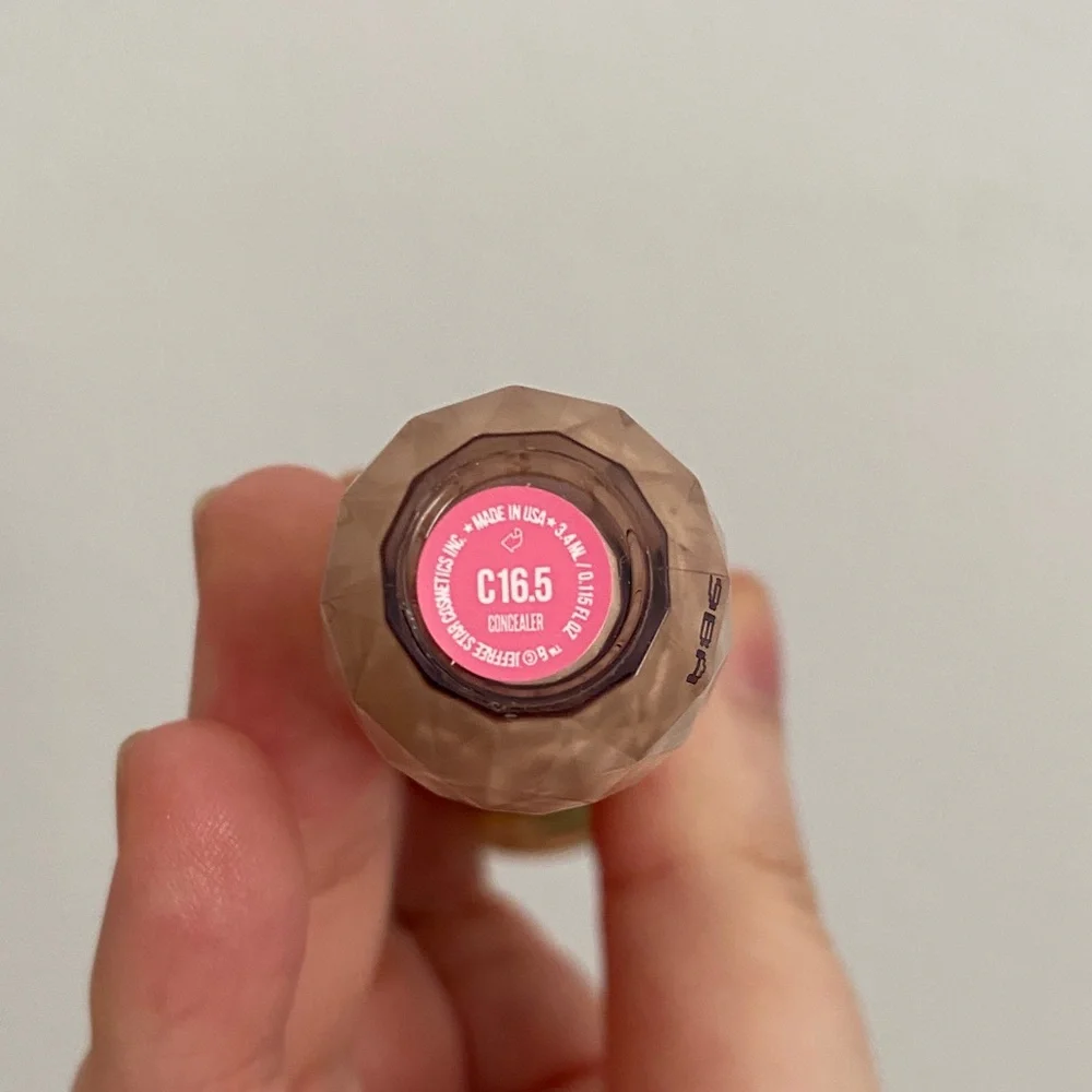 Jeffree Star Pink and Gold Concealer (C16.5)